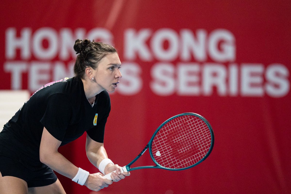 Simona Halep (@simona_halep) on Twitter photo Touched down in Hong Kong and ready to give it my best shot 💪
📍<a href="/HKTennisOpen/">HongKong Tennis Open</a> Touched down in Hong Kong and ready to give it my best shot 💪
📍<a href="/HKTennisOpen/">HongKong Tennis Open</a>
