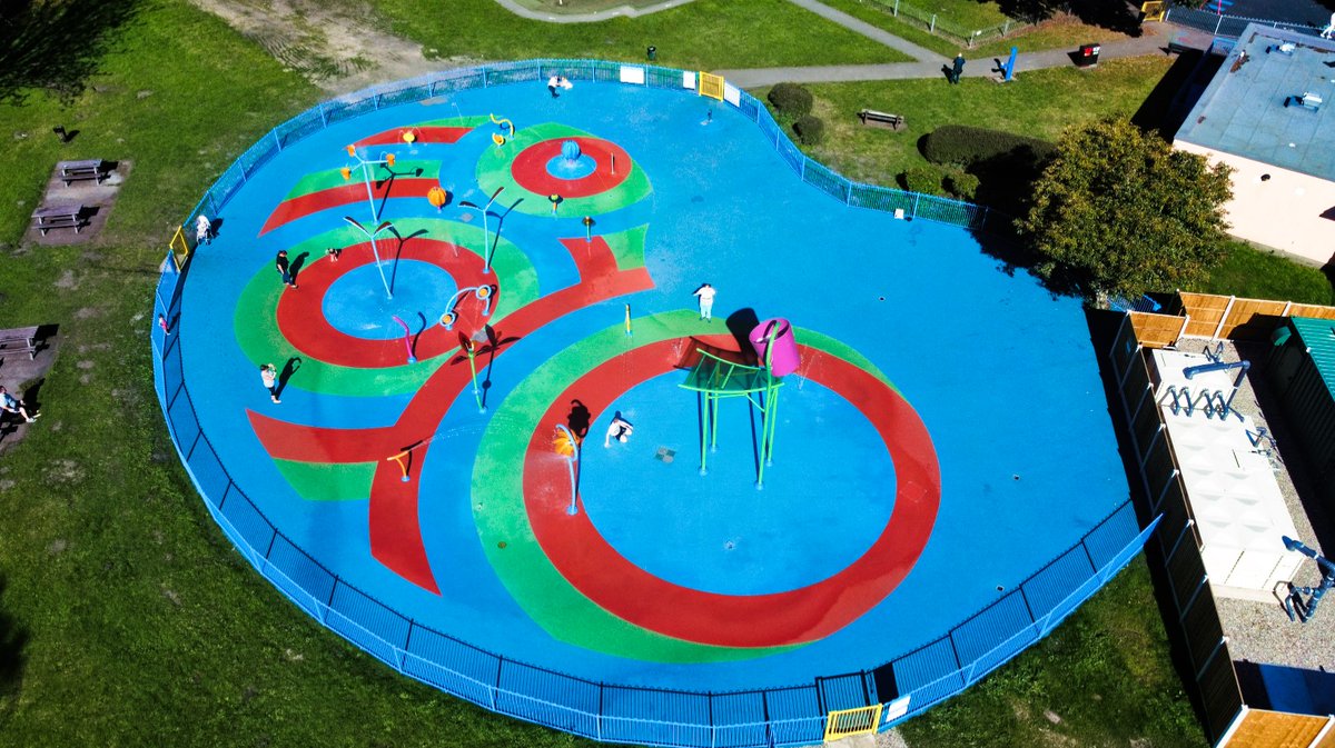 RTC_Safety's tweet photo. RTC is thrilled to share the recent completion of the #TredegarParkPlayArea in #Newport, on behalf of @UST_waterplay.
Featuring #WetPour #SafetySurfacing in striking blue, red, and green, this #splashpad is designed to provide a safe and engaging space. 💦🌈 https://t.co/1hsS3Uy0c8