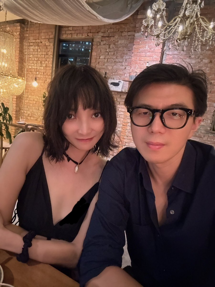 liwangran's tweet photo. 13th marriage anniversary, we had dinner in a decent restaurant, I found a photo in album which is shot 13 years ago, then I had long hair, and looks young. Well, time flies, thanks for the accompanying and tolerance from my beloved wife. https://t.co/KVC3me6PgH
