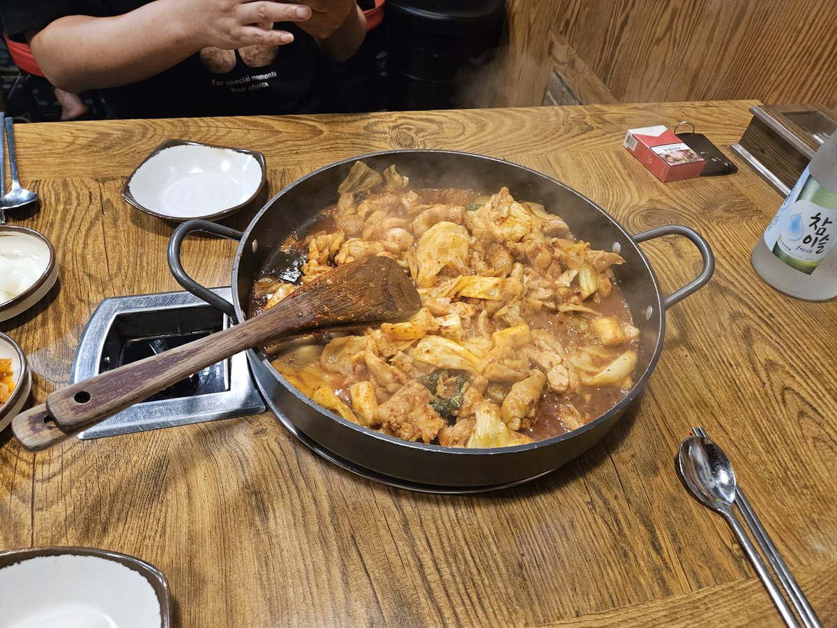 울쟈기랑 닭갈비 먹으러왔지 ㅋ

위가 다줄었는지 ㅠ 조금 먹어도

배터질것같아  간만에 먹었더니

맛있기는하네 ㅋ 금주한달째 ㅋ

술생각도않나 우하핫. 간만에

나왔드만. 아주 좋구만 

데이트가 별거있나 이런 소소한것도

데이트지머~햄보카다♡

다이어트도 잘되고있어~♡

♡쏘으니♡사랑해♡