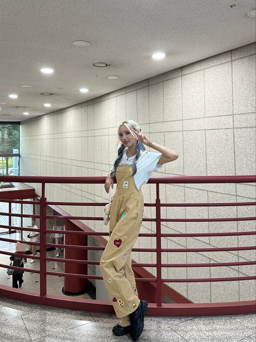 BByuofficial's tweet photo. 첫 인기가요 출연이 이번 활동 막방이요!! 뷰티박스 음방 무대를 시청해주신 모든 분들께 정말 감사드립니다!! 앞으로도 더 많이 기대해주세요!!
#뷰티박스 #비아 #BEAUTYBOX #VIA #일루와 #BTURN #Inkigayo #인기가요 #막방 https://t.co/sqnCkRYc4s