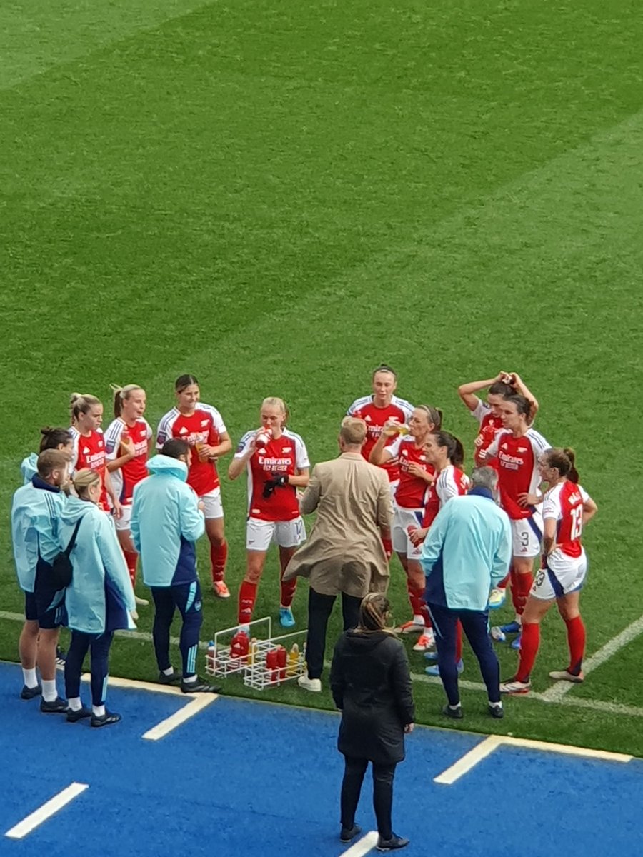 MabusiV's tweet photo. A fab footie day @ArsenalWFC vs Leicester. https://t.co/AzTcslCVgk