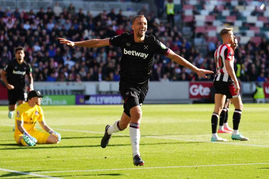 kit_geek's tweet photo. #KitStat - 4⃣
West Ham United become the first team in the Premier League this season to wear 4 different Kit Variations! https://t.co/i9t0Gco2tb