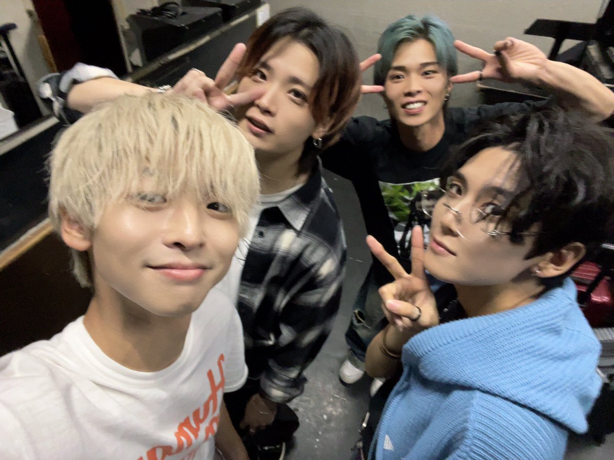 9月ラストありがとうございました🙇‍♂️
明日から10月ですね。ようやく夜も涼しくなってきていい気温だな〜なんて思ってたら花粉です。苦しめられてます🥲
10月も楽しんでいきましょ🤲🏻
なんか思ったよりブレてたわ写真🤳