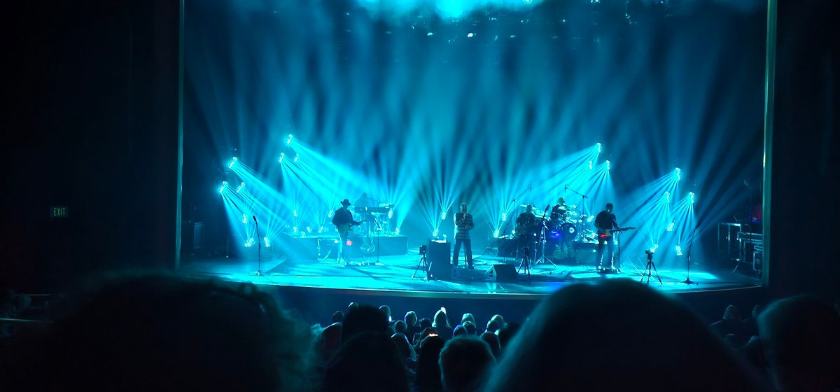 007Corrigan's tweet photo. @RealSirTomJones #LasVegas #Encore #Wynn fantastic concert last night.  Some great songs, stories, and all made for a great show.  Maybe the last time i will get to see you live, so from one Welshman to another, Diolch yn Fawr Sir Tom, Diolch yn Fawr 👏🏴󠁧󠁢󠁷󠁬󠁳󠁿👏 https://t.co/CR96uR1lWy