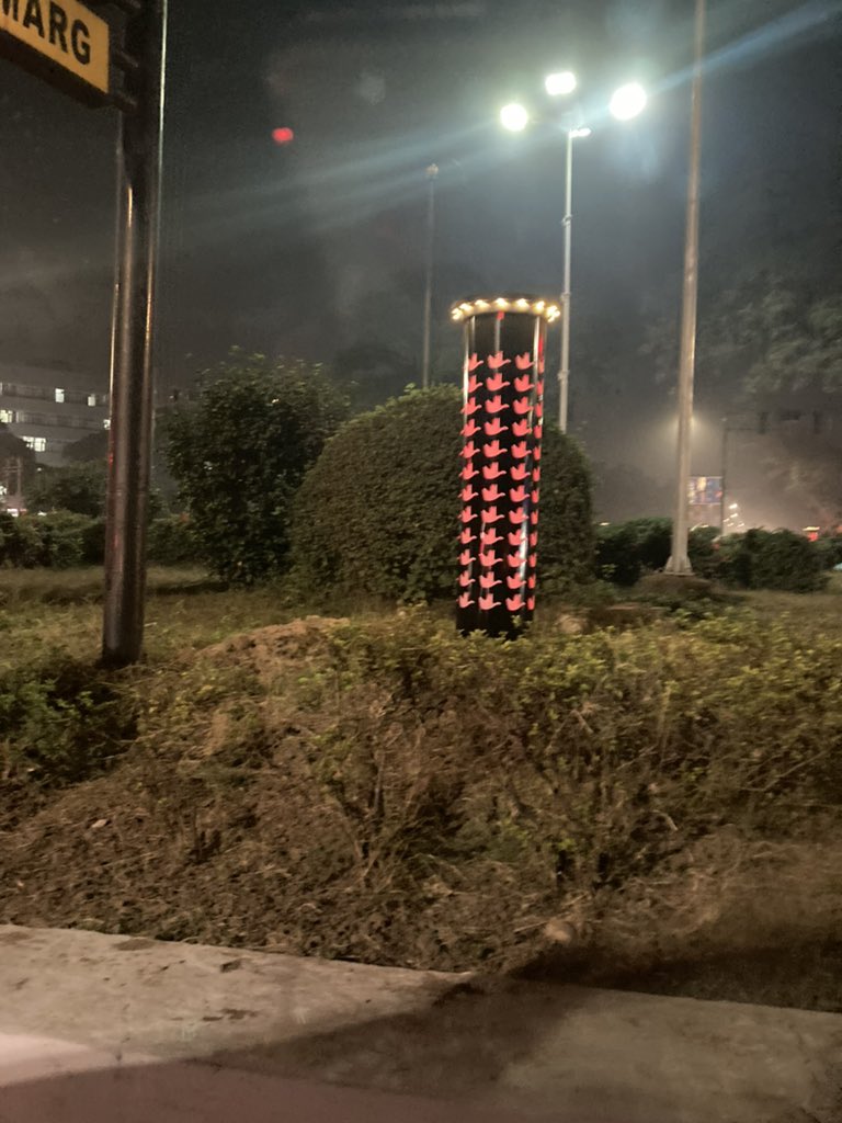 hsg3050's tweet photo. @Gulab_kataria Sir, plz remove these lights from Kisan bhawan chowk, they were removed from stadium chowk but they still exist on Kisan bhawan. Plz remove them sir, plz do. These lights distract drivers and were removed from stadium chowk. Plz remove them sir. https://t.co/y9vGMzDIC0