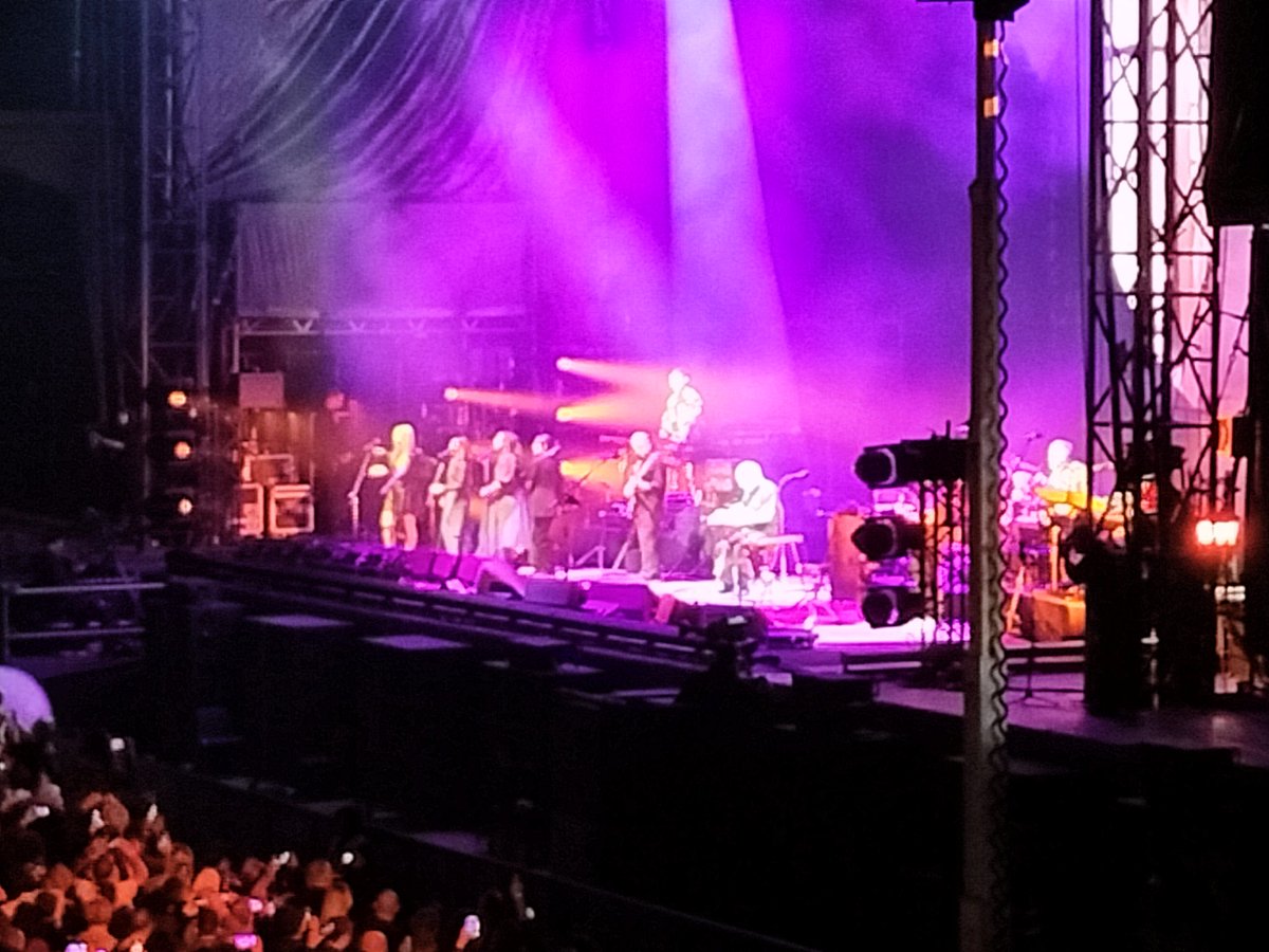 JournalGraham's tweet image. Saw an amazing gig last night by #DavidGilmour in an amazing setting - Circus Maximus in #Rome. Half the set was Pink Floyd. Fantastico! Got in some sightseeing too.