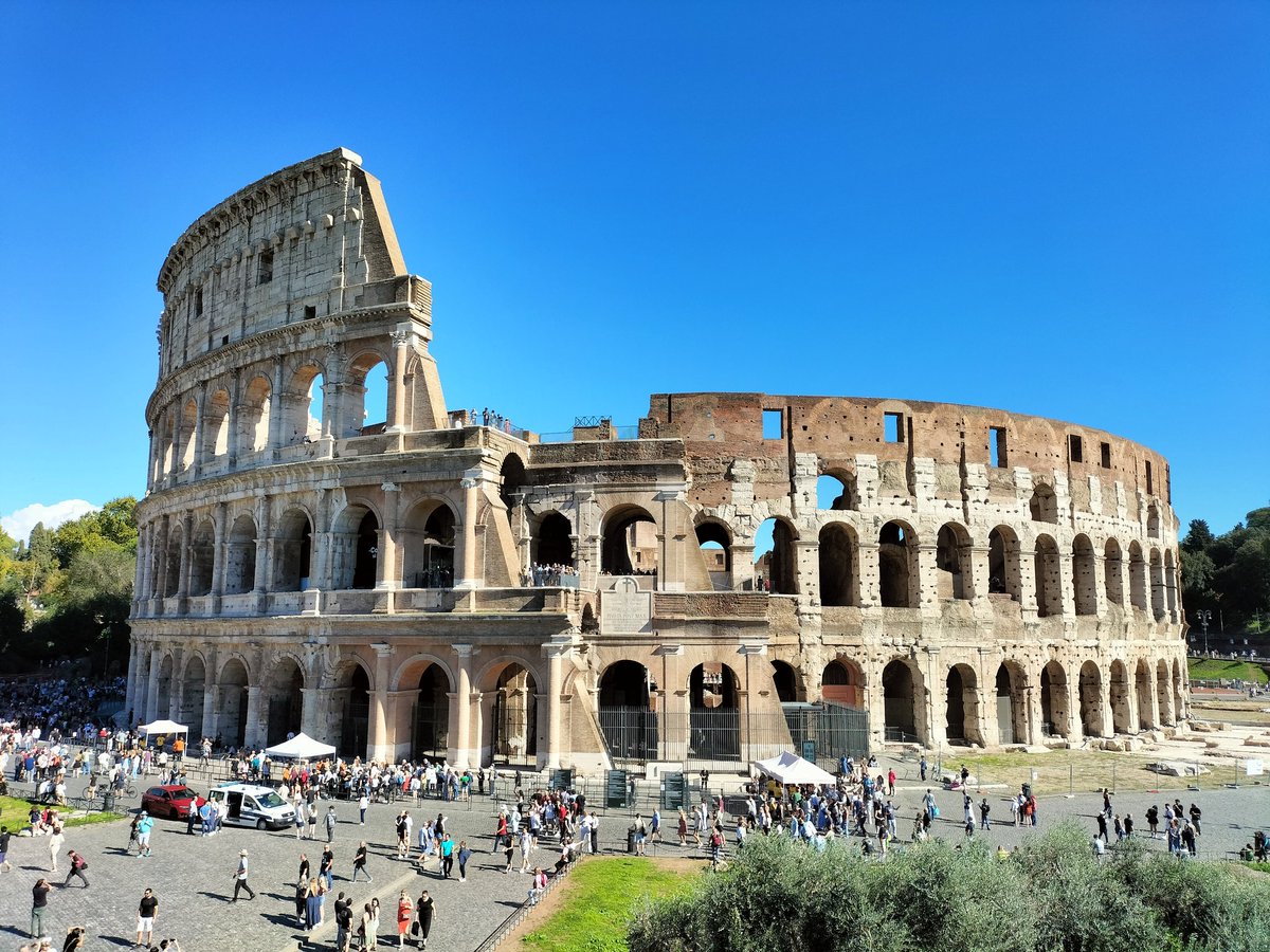 JournalGraham's tweet image. Saw an amazing gig last night by #DavidGilmour in an amazing setting - Circus Maximus in #Rome. Half the set was Pink Floyd. Fantastico! Got in some sightseeing too.