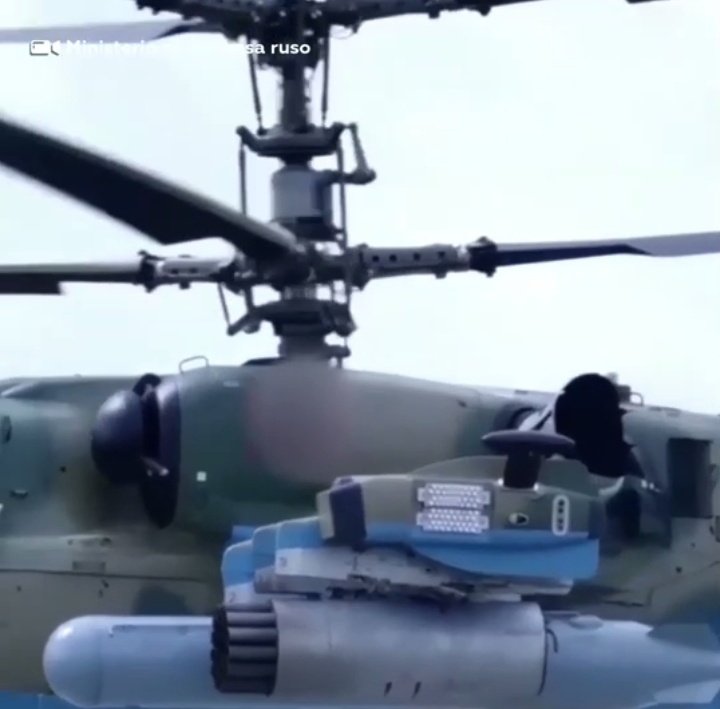 MinfarC's tweet photo. El helicóptero Ka-52, de la aviación rusa es capaz de realizar misiones especiales con cualquier clima y a cualquier hora del día", incluso con ráfagas de viento de 25 metros por segundo, lo que se clasifica como tormenta severa. https://t.co/DwYT7UCEOq