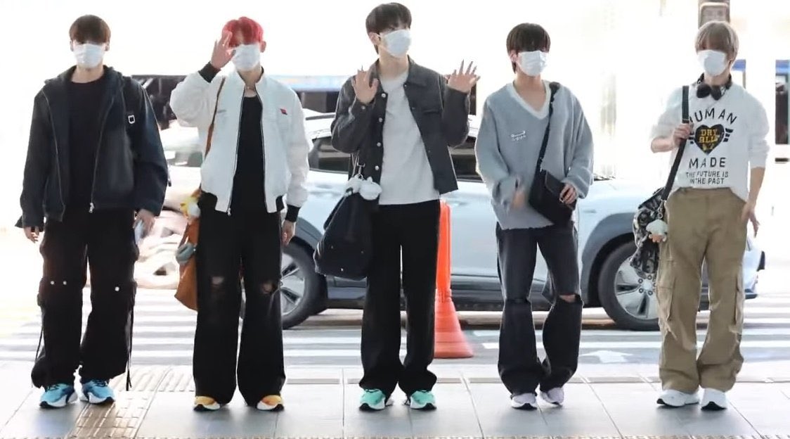 NikeDwiV's tweet photo. WELCOME OUR FIVE STARS TOMORROW X TOGETHER TO JAKARTA

See you soon 😍😍
Akhirnya seudara kita..

#TXTWELCOMETOJAKARTA https://t.co/lNXV9rIhRP