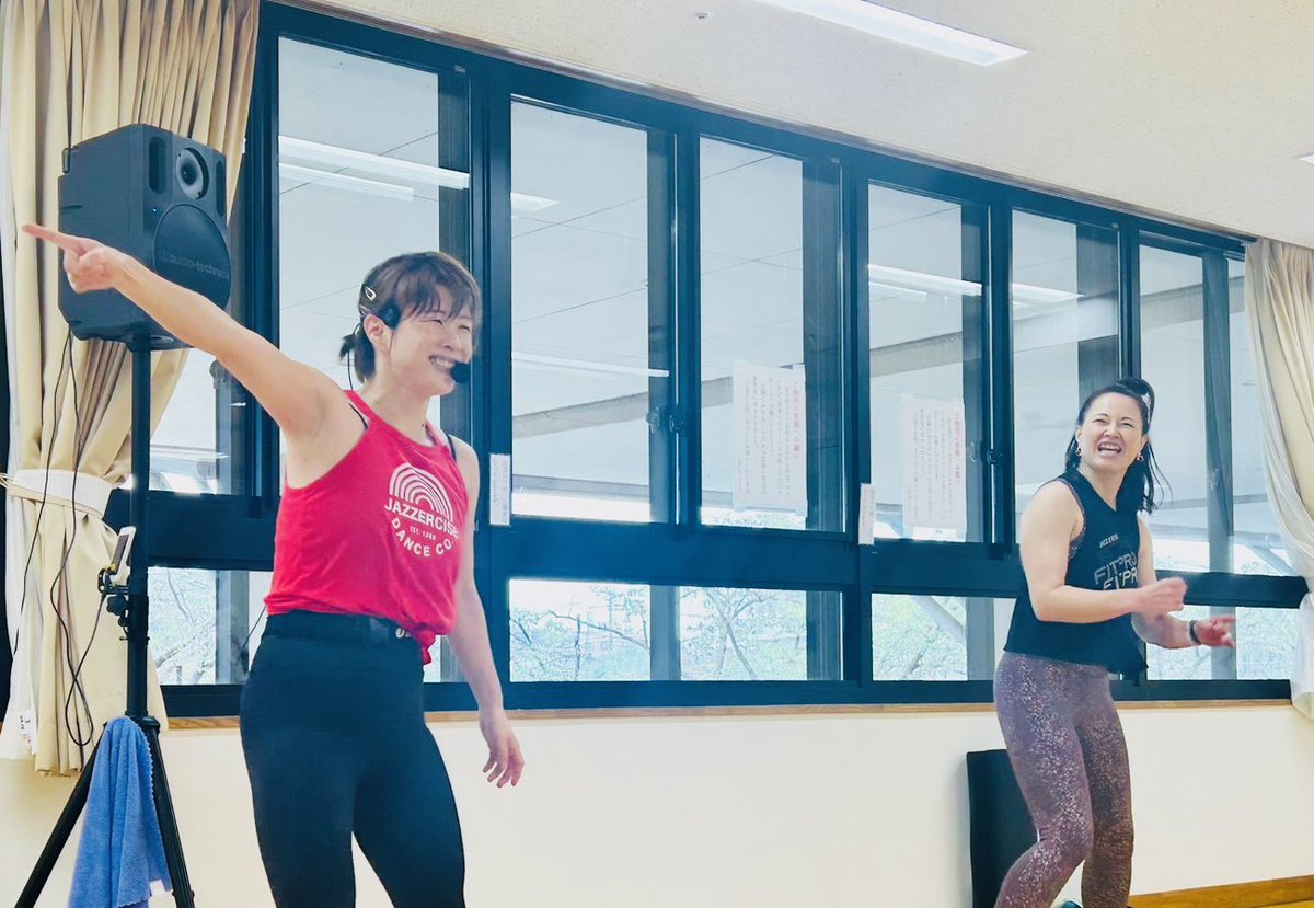 jazzercise_ageo's tweet photo. かずちゃん、今日で本当にインストラクター最後の日。インストラクターになった時の懐かしのオーディション曲"Coming 4 You"を一緒にやりました✨

どんどん新曲が追加されていくジャザサイズですが、1曲1曲に皆さんのその時の頑張りが積み重なっていくんだな〜と改めて実感します❣️ https://t.co/TuIaRW29GI