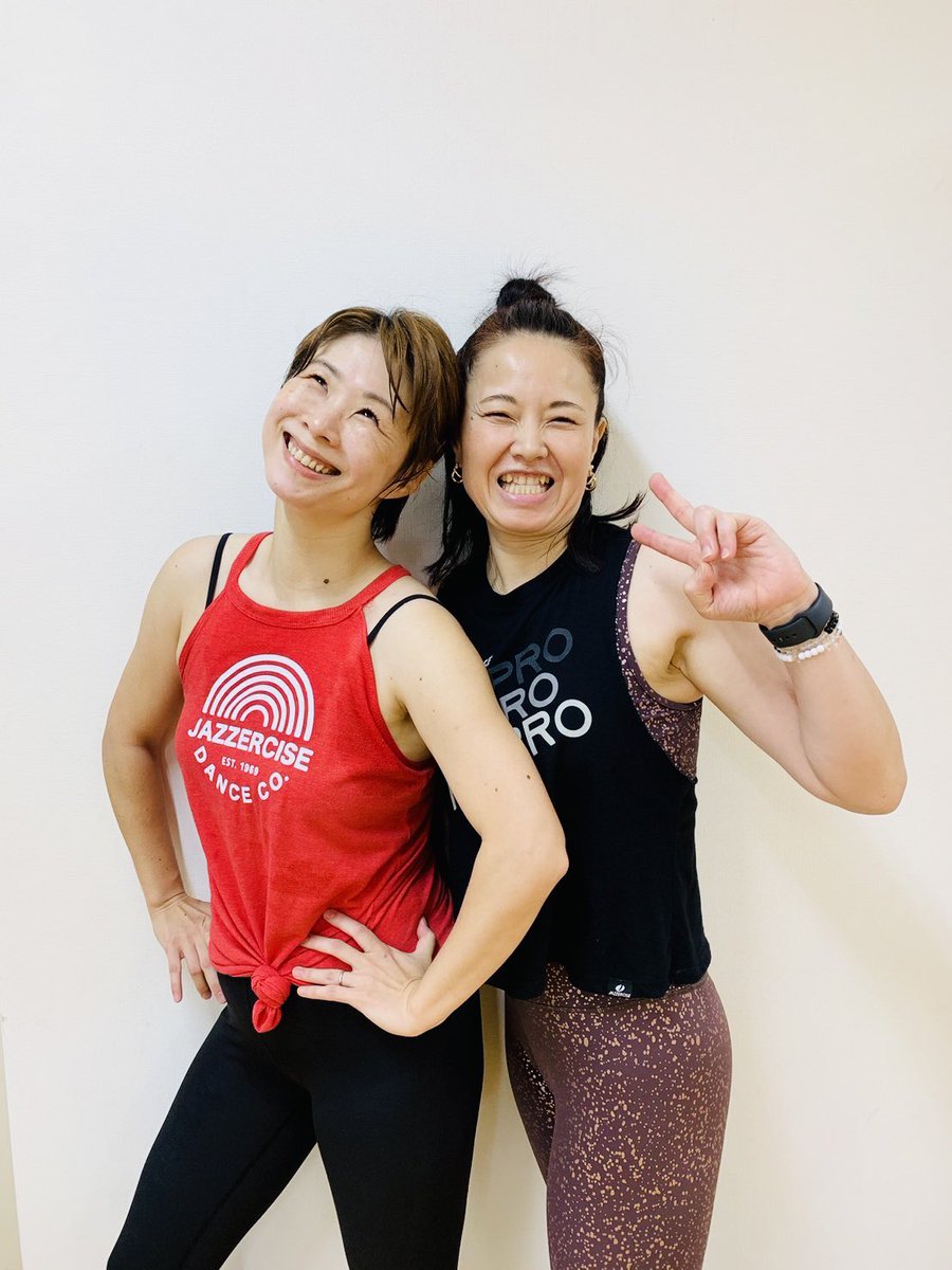 jazzercise_ageo's tweet photo. かずちゃん、今日で本当にインストラクター最後の日。インストラクターになった時の懐かしのオーディション曲"Coming 4 You"を一緒にやりました✨

どんどん新曲が追加されていくジャザサイズですが、1曲1曲に皆さんのその時の頑張りが積み重なっていくんだな〜と改めて実感します❣️ https://t.co/TuIaRW29GI