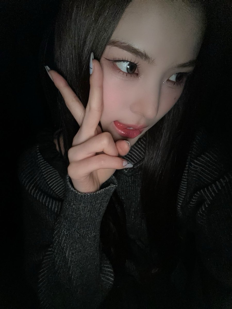 [izME📮]

🇩🇪🖤✈️🤍🇰🇷

#izna #이즈나
#MAI #마이
