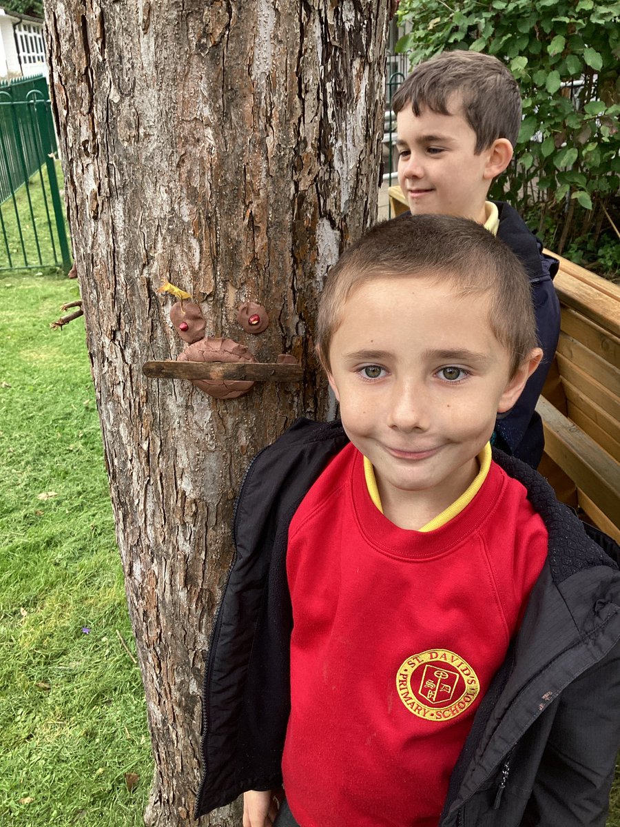 stdavidsrc2017's tweet photo. We used our natural resources and clay to make tree faces today. It was great fun and we had some amazing facial expressions created by Dosbarth Tri. #sdpsy3 #learningthroughlandscapes https://t.co/e911kaLunx
