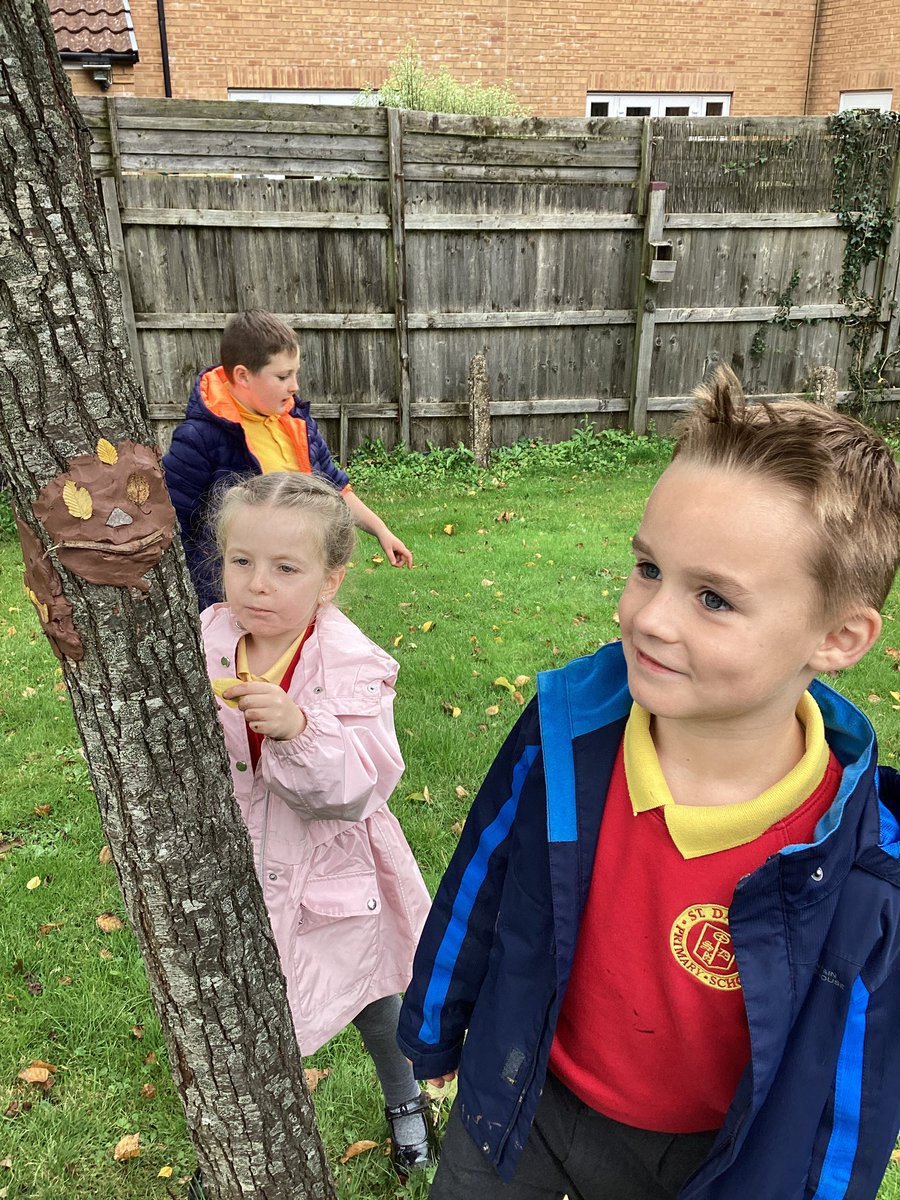 stdavidsrc2017's tweet photo. We used our natural resources and clay to make tree faces today. It was great fun and we had some amazing facial expressions created by Dosbarth Tri. #sdpsy3 #learningthroughlandscapes https://t.co/e911kaLunx