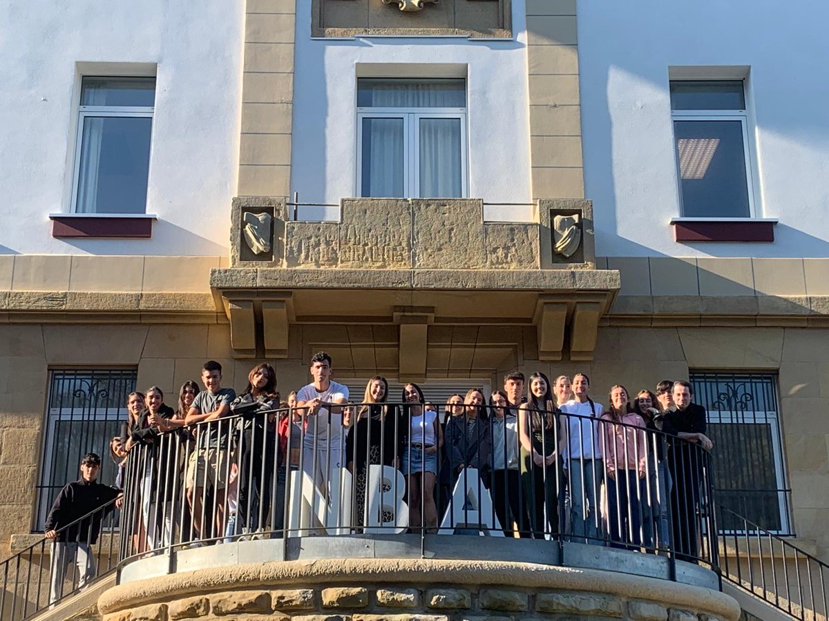 La semana pasada tuvimos la presentación de una nueva edición del Itinerario NBA-Nazaret Business Administration al que este año hemos añadido el nuevo NHA-Nazaret Health Administration. En ambos itinerarios el inglés adquiere un peso importante pudiendo cursarse varias