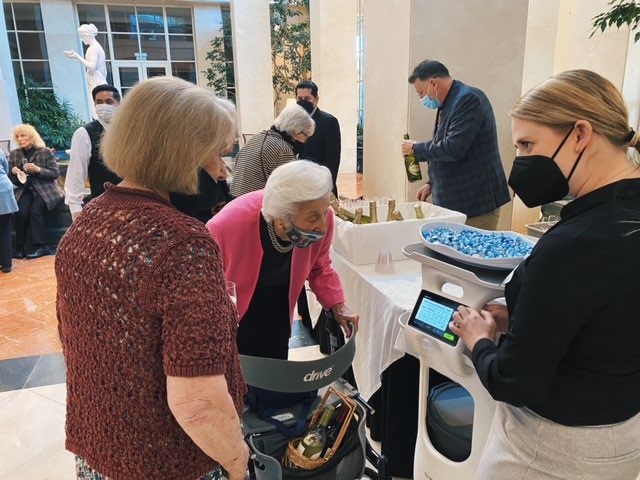 ExobotRobotique's tweet image. Bear Robotics et Exobot : Une Livraison Simplifiée Dans les RPA, les robots sont capables de naviguer en toute autonomie etlibèrent votre personnel des tâches répétitives, améliorant ainsi leur productivité et l&apos;expérience des résidents. #exobotrobotiqueintl #RobotiquedeSoins