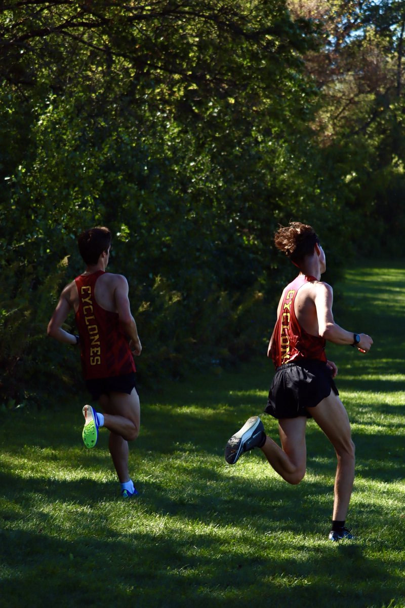 Run_ISU's tweet image. Border Battle Recap📍 

Such great efforts from everyone on the team at our first race of the fall!

Women’s shoutout: Kyra Martin 5th overall (23:14 6k)
Men’s shoutout: Adrian Welton 1st overall (27:01 8k)