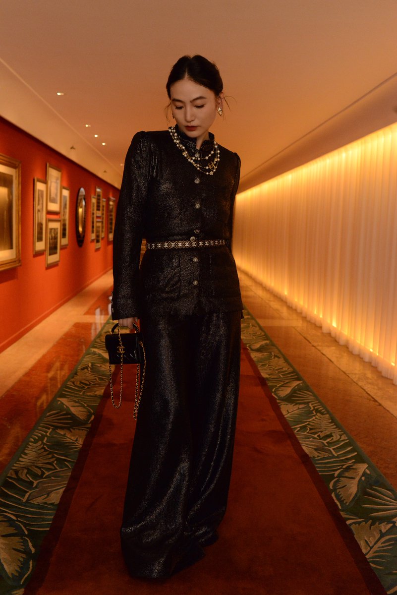 SCornfield's tweet photo. Thrilled to share my #portrait of  #chineseactress #YanxiLi special request of @CHANEL  #chanelchina #VeniceInternationalFilmFestival #venezia81 @la_Biennale #poisoncat @npcmagazine https://t.co/iI6NG350Q4