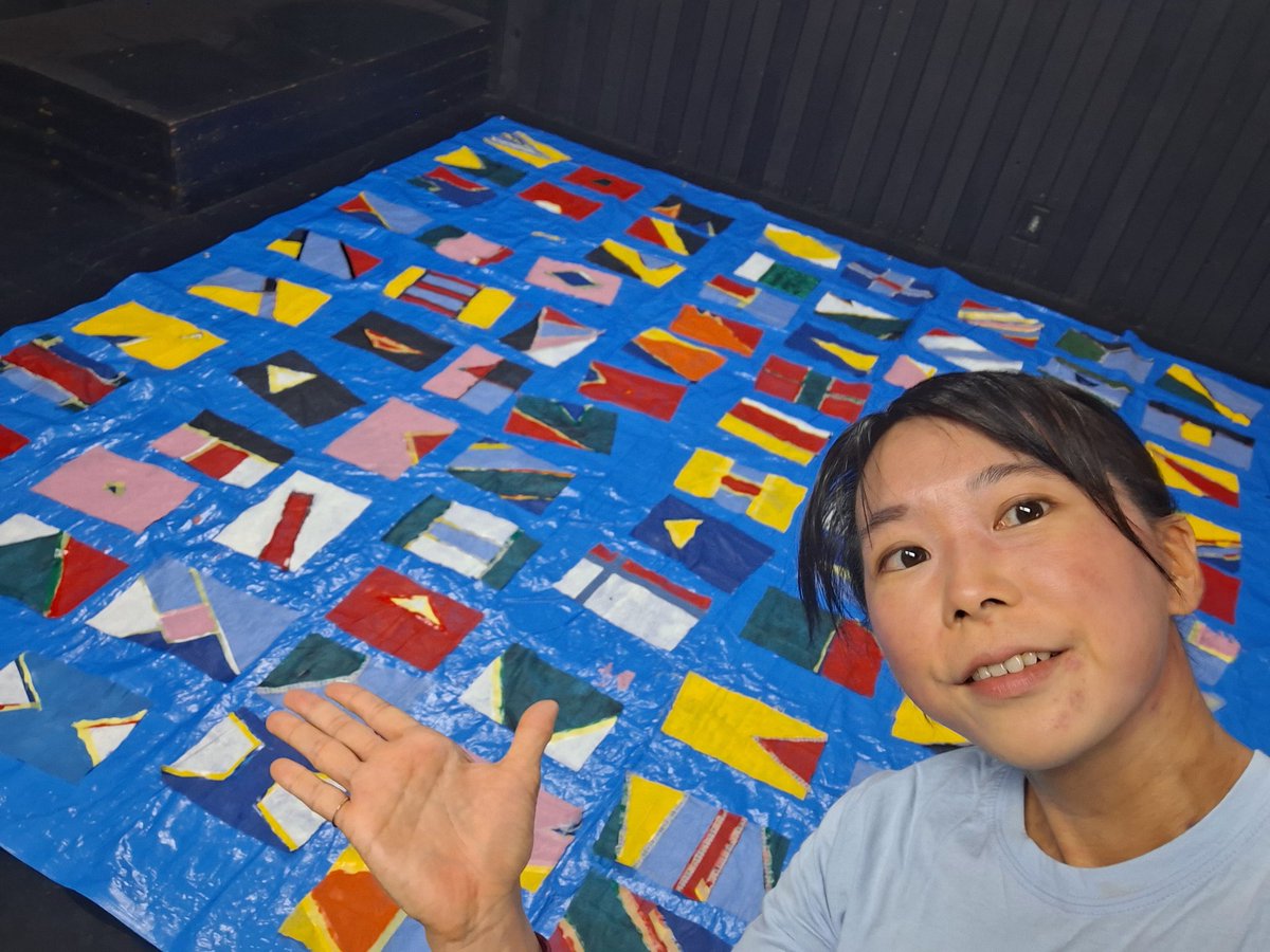 ポーランド公演に向けて、旗を増刷！
東京公演では四苦八苦したものも、二度目となるとシステマティックになって、あっという間に完成！！

からの実寸での初稽古+やることが増えてあたふたする稽古の毎日。
稽古をし始めた時のような気持ちに襲われています（笑）
不器用ガンバレ（笑）

#FERDYDURKE