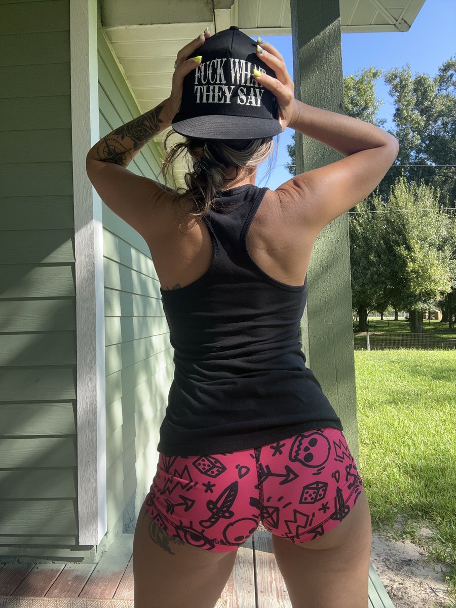 Happy Monday! R/T this post and I will follow you back!