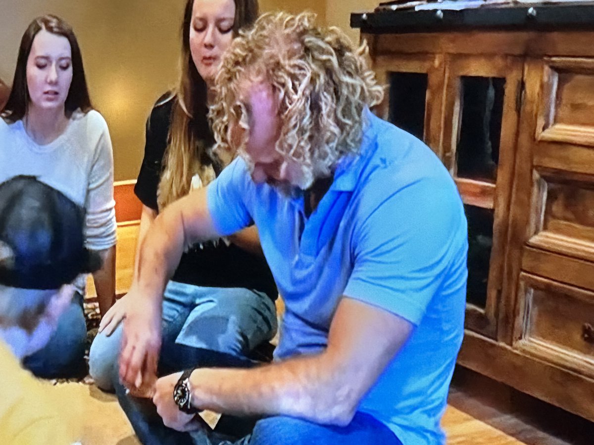 Wallflower2u's tweet photo. RAMEN HEAD is LOSING his NOODLES
That FLESH HEAD BAND is getting so
BAD he looks like a CABBAGE PATCH
KID that had that LITTLE PATCH of HAIR
in the MIDDLE of their HEAD🤣
#SisterWives #TLC @TLC #RamenHead
#CabbagePatchKids #Kody
#LostHisReligion&Noodles