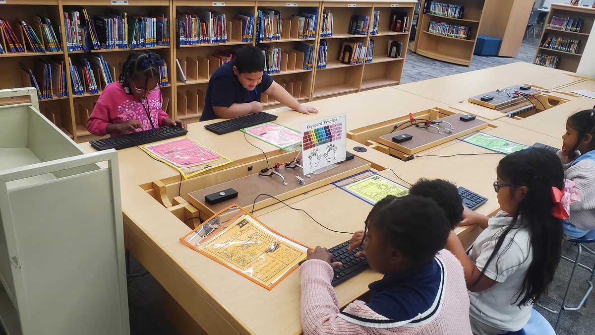 MsJessicaBCE's tweet photo. Working on reading our CVC words while typing and jump rope spelling with 2nd grade. #BCEMotorLab #BilateralLearning  @Buffalo_Creek1 https://t.co/JQCf4xEGGx