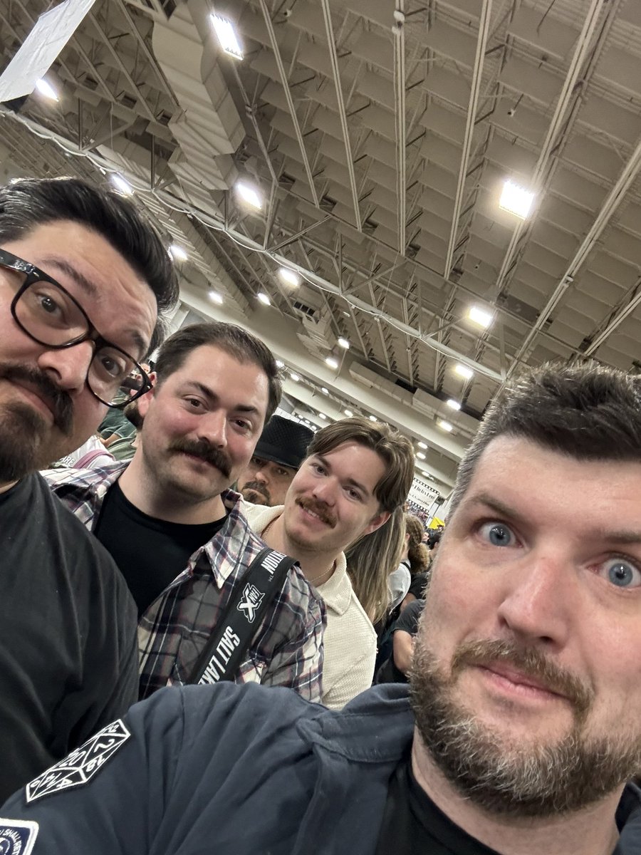 Went to a Con last week, sometimes it’s worth it to be sardines for a couple of hours to meet the heroes of one’s childhood.