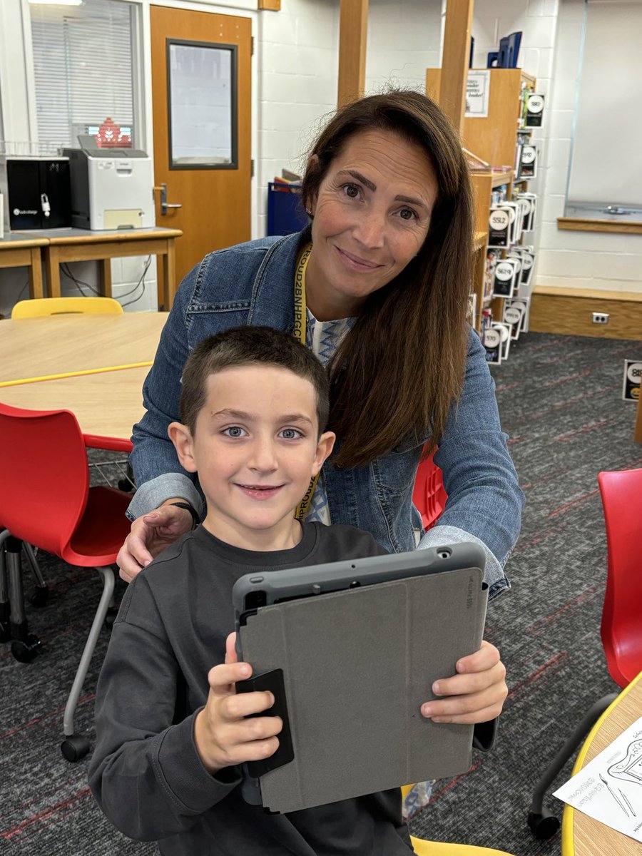 ERSPowers's tweet photo. Super Sensational Second Graders love library! ⁦@ManorOaksNHPGCP⁩ #proud2bnhpgcp https://t.co/coVKLyPmS1
