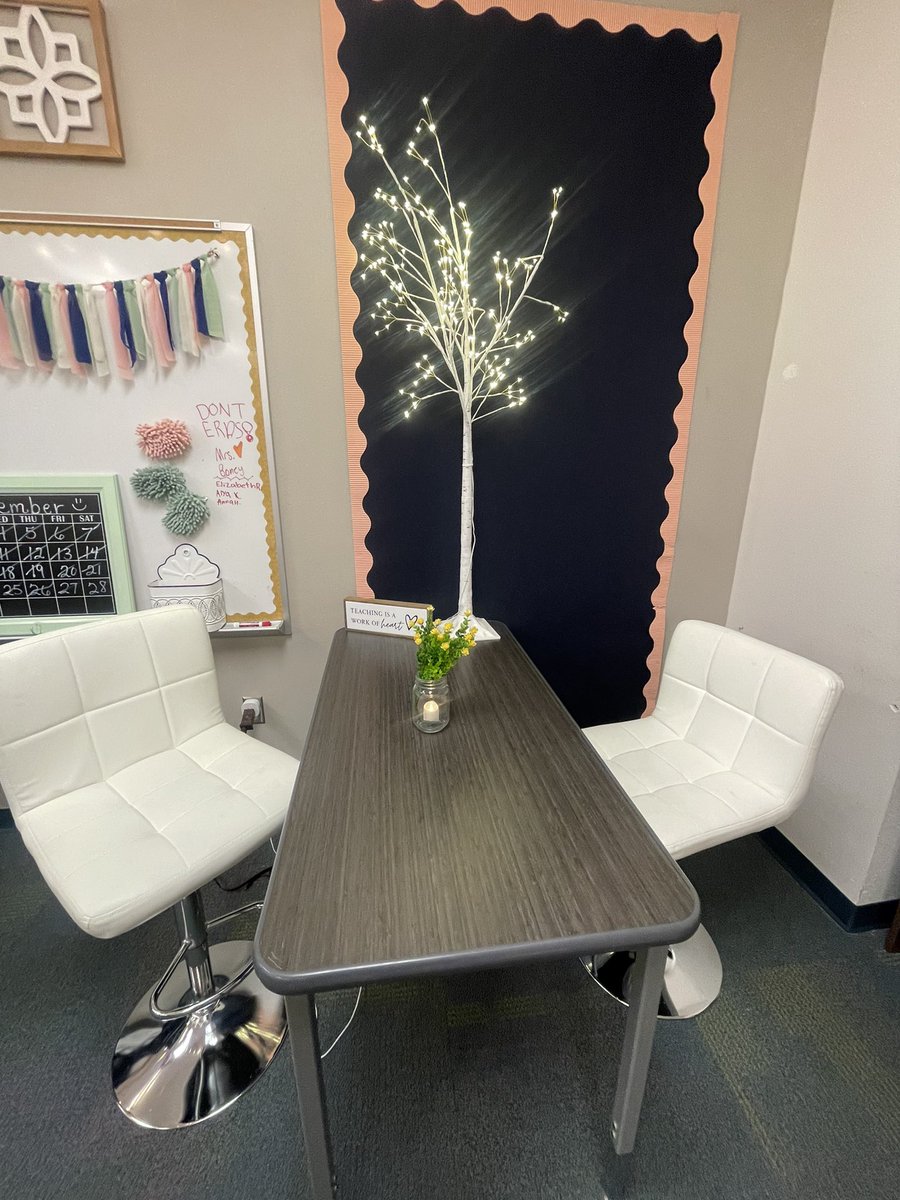 andra_boney's tweet photo. Today students will participate in a restaurant style atmosphere! We will use a real world scenario to calculate a food bill as well as figure out the tip for our server! Play money is used to simulate a realistic situation. @CockrellChamps @ProsperISD #prosperproud https://t.co/eWy1h9PHxj