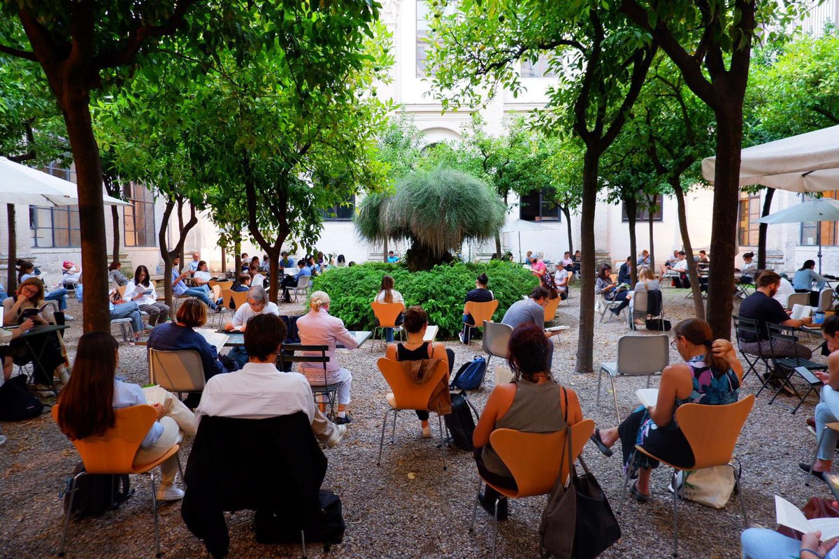 wantedinrome's tweet image. Book lovers reading in silence in the garden of Rome’s Casa delle Letterature during the city’s first Reading Party. Photo Biblioteche di Roma.