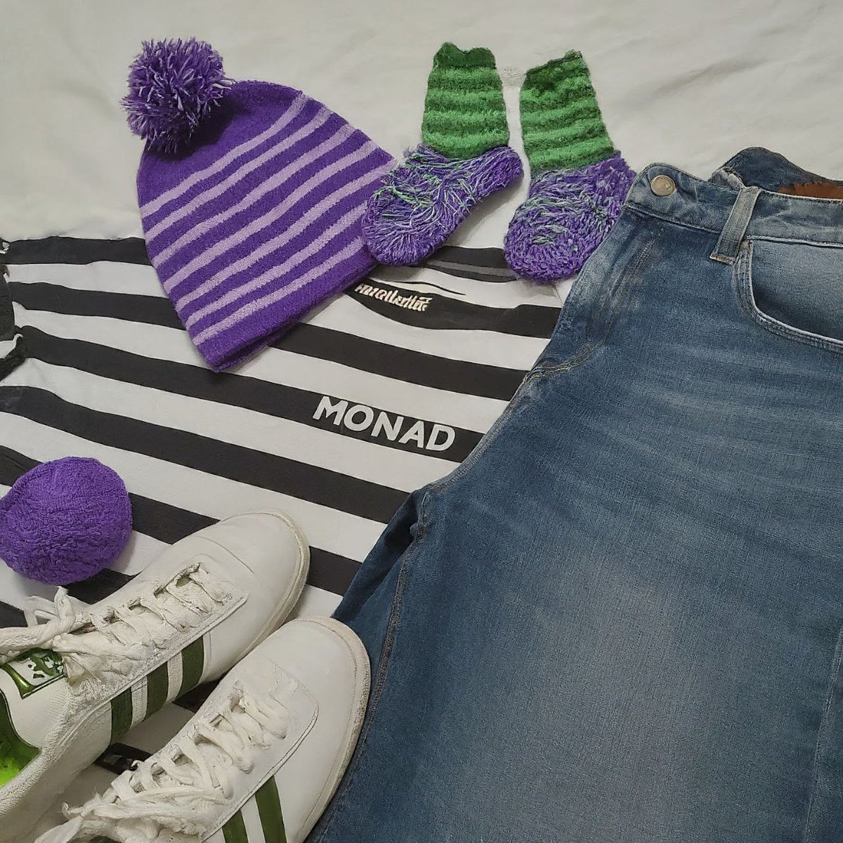 kakarot_6x's tweet image. "The Monad shirt adds a cool touch."
"Monad: the ultimate winter brand."
#MonadCrypto
#MonadToken
#MonadProject
"Join the Monad revolution."