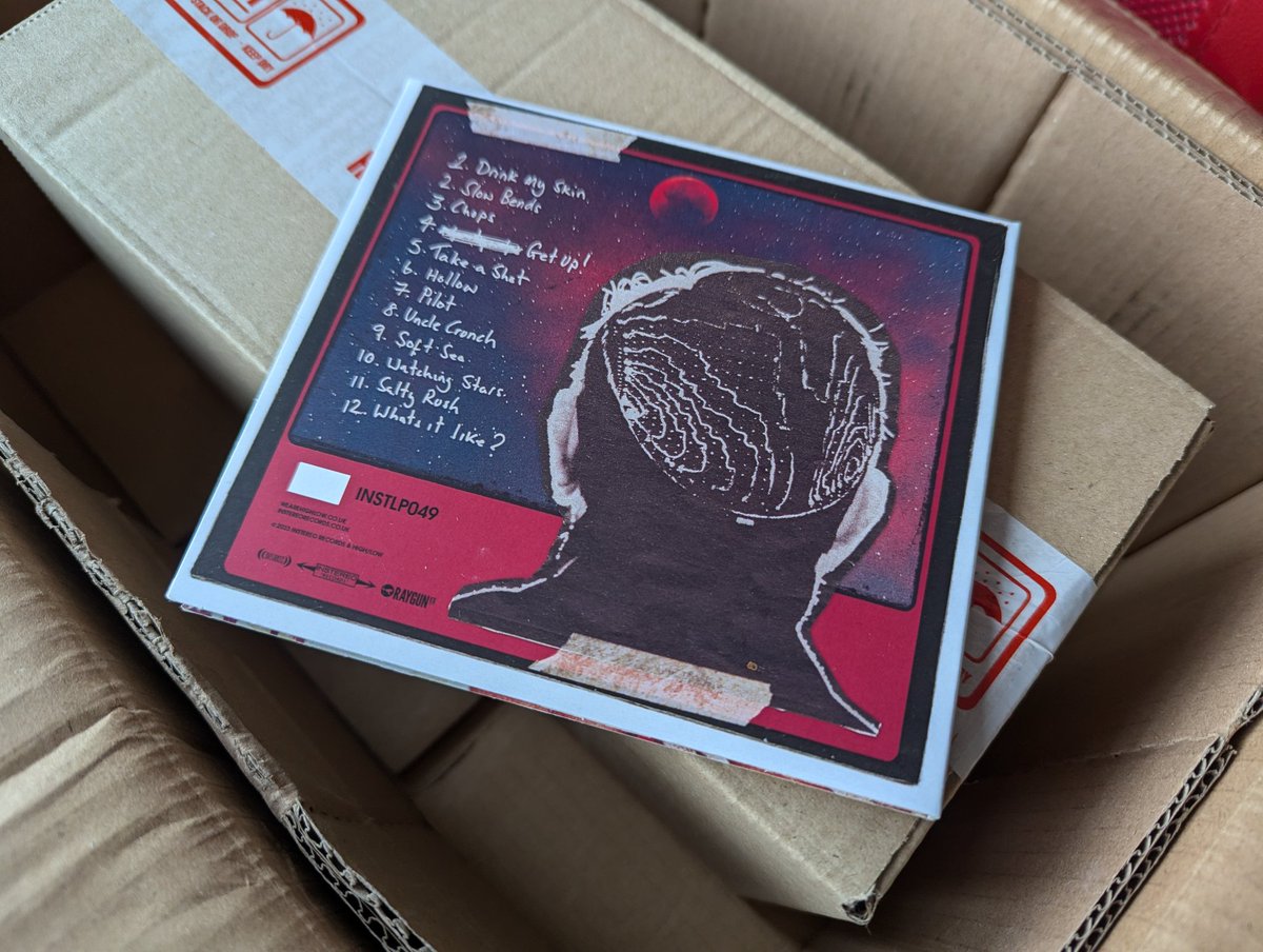 Look what has arrived! 
We will be signing and posting these out at the end of this week, so get your pre-orders in now!

wearehighlow.bandcamp.com

#fuzzyband #spacemonkey #sadracer #recordlabel