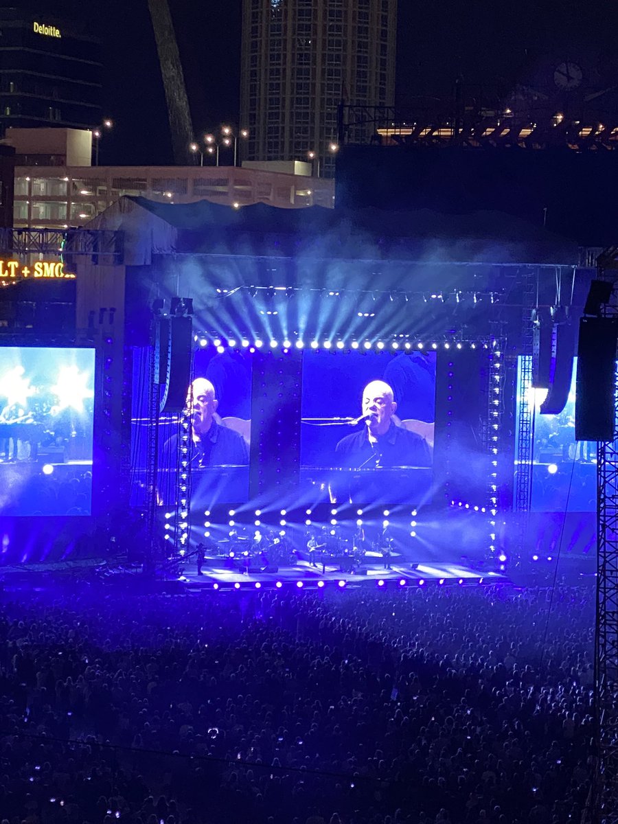 GardenDiva88's tweet image. What a GORGEOUS night &amp;amp; a WONDERFUL show at Busch Stadium in #StLs !  Well worth the wait from a rainy Fri. #BillyJoel #BillyJoelSting