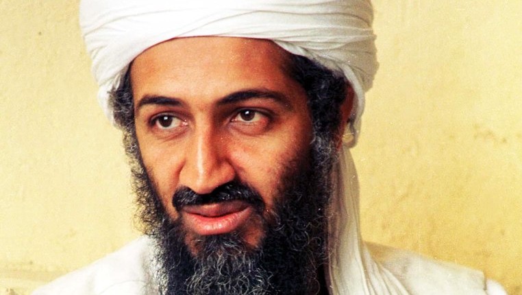 Adhwan's tweet photo. الإرهاب ليس "مقاومة" !

حين تبرر لحزب الله يجب أن تبرر لتنظيمات إرهابية مماثلة مثل "داعش" والقاعدة. لا يمكن لك توزيع الشرف وسحبه وفق الهوى. أسامة بن لادن و أبو بكر البغدادي و حسن نصرالله واجهات إرهاب قتلت في العالم العربي والإسلامي أكثر مما قتلت ممن تسميهم "أعداء". بن لادن كان يرى تدمير أميركا عبر تدمير السعودية.

بنفس النظرة، حسن نصر الله يرى أن طريق القدس يمر من مكة، وأبو بكر البغدادي بتنظيمه الوحشي هدفه نفس الهدف، مكة. لكن من يخدم كل هؤلاء؟ ليست نظرية مؤامرة أن إيران خلف هؤلاء، ولم يعد خفياً أن رموز تنظيم القاعدة قبل وبعد أحداث الحادي عشر من سبتمبر كانوا في إيران.

يقول محسن سازكارا أحد مؤسسي الحرس الثوري الإيراني وأول من أطلق صرخة "الموت لأميركا" أن الهدف منها تعبئة الشارع وكسب شرعية ثورية لنظام الخميني، بنفس الفكرة زرع الحرس الثوري الإيراني عبر أذرعته الإعلامية فكرة "مقاومة أميركا"، وبدلا من مواجهة مصالح واشنطن في المنطقة استطاعت طهران تجنيد جميع المذاهب، سنة وشيعة، لخدمة أهدافها وتكتفي هي بالمشاهدة.

في تنظيم القاعدة، تضررت السعودية من الهجمات. كان بن لادن موغلا في حقده تجاه الحكومة السعودية والتقت هذه الأحقاد الدفينة بمصلحة إيران بضرب أهداف أميركية، وكانت بعض الدول تدعم كل هذه التلاقي تجاه الرياض. لكن الصحوة الأمنية استطاعت وأدت التنظيم في ٣ أعوام شهدت أشرس المواجهات بين قوات الأمن السعودية وعناصر القاعدة، والمضحك في الأمر أن آمر العمليات والمخطط يقيم في طهران، والعدوان ضد أميركا تحول إلى عمليات إرهابية تستهدف زعزعة استقرار المملكة.

حزب الله على خطى القاعدة، بعد تنفيذ عملية إرهابية ضد مصالح أميركية في العاصمة الرياض عام ١٩٩٤ على يد إرهابيين من تنظيم بن لادن، قام حزب الله الحجاز بتوجيه من إيران في تنفيذ عملية إرهابية كبيرة تجاه مبنى يسكنه أميركان في الخبر شرقي السعودية. وهجمات قبلها وبعدها ليست على جنود إسرائيليين أو أميركان أو فرنسيين، بل على حجاج في مكة وعلى مبنى الأمن العام السعودي وغيره. الهدف ضرب الاستقرار في المملكة لا مواجهة "العدوان".

التبرير لتنظيم إرهابي يعني التنظيم لأي تنظيم مشابه مهما كانت طائفته، فكرة المقاومة يمكن خداع المراهقين بها، لكن أن ترى من تظنهم نخبة يرددونها تجاه فئة ويمتنعون عن منحها لفئة، فأنت أمام نخبة سطحية تحركها العواطف لا العقل، وكثير منهم يسار يسار، فهم هكذا، لا يعرفون العقل.