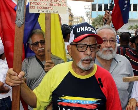 AMunelo's tweet image. Ayer partió al cielo Carlos Petit, dirigente sindical zuliano, fiel defensor de los derechos del trabajador jubilado, conculcados por el gobierno de Nicolás Maduro con el memorando 2792 y el instructivo Onapre destructor de nuestros salarios.
Vuela alto Carlos, la lucha sigue