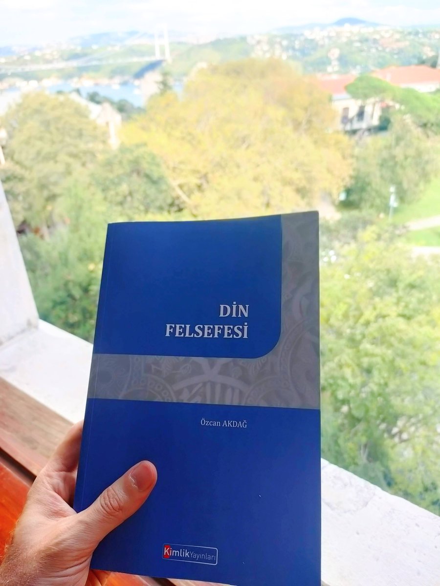 Baştan sonra tek yazarlı din felsefesi giriş kitabı Türkçede pek yok. Olan birkaç tanesi de fazla kısa. <a href="/AkdagOzcann/">Özcan Akdağ</a>'ın yeni çıkan kitabı yeterince ayrıntılı ve gerektiği yerlerde yazarın bakış açısını yansıtıyor. Tebrikler!