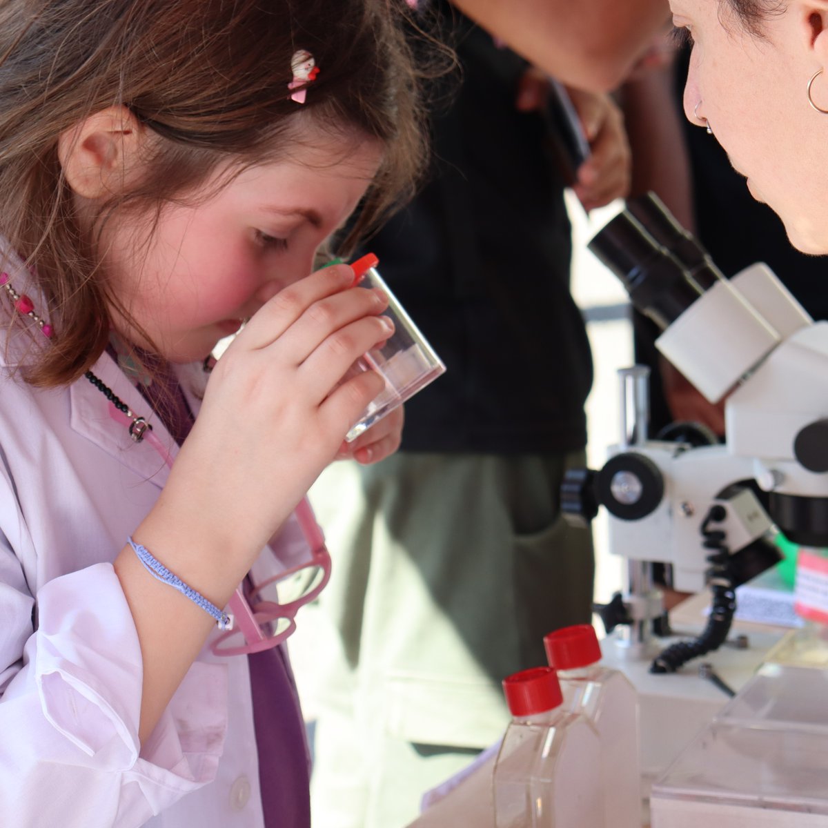 cepave_conicet's tweet image. Este sábado, el CEPAVE dijo presente en el II Festival en Defensa de la Ciencia Soberana y la Educación Pública en el Paseo del Bosque, donde más de 100 proyectos de investigación, extensión, educación, arte y comunicación se reunieron en una hermosa e intensa jornada.
