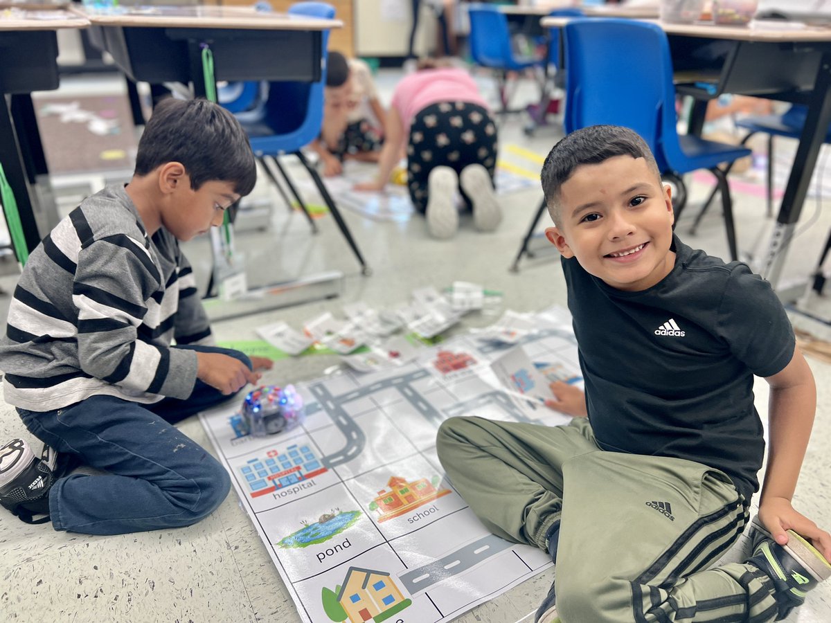 mrschelsiegrant's tweet image. I had fun coding cardinal directions with these super smart @SullyES_LCPS firsties today! They did a great job using their stems to share what direction their robots drove with their partners. @TerrapinBots @csforlcps