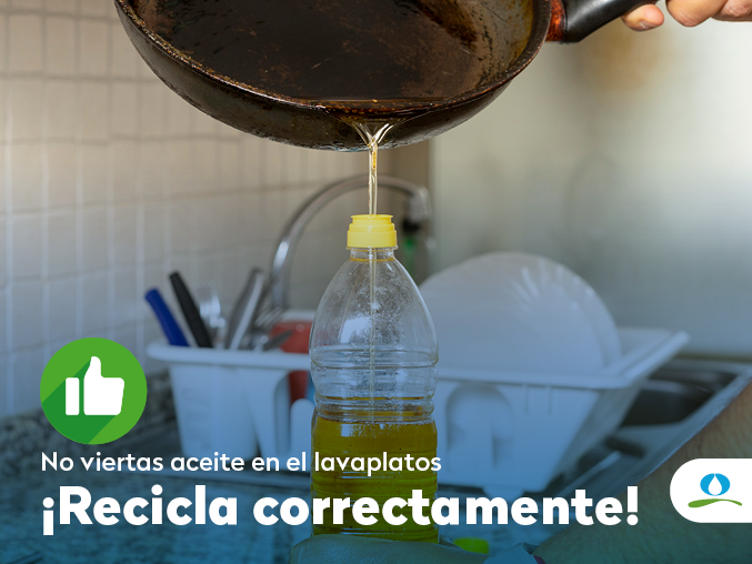 aguasaltiplano's tweet image. 🔄¡Evita reboses en tu hogar y en las calles! No viertas aceite en la red de alcantarillado, ya que provoca atascos y contaminación. Lleva tu aceite usado a nuestros puntos de reciclaje. ¡Juntos podemos hacer la diferencia! #AguasDelAltiplano #ReciclajeResponsable #CuidadoDelAgua