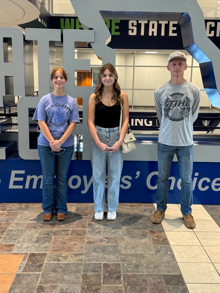 HermitageSchool's tweet photo. Another group of seniors toured @statetechmo in Linn today. They traveled with the rootEd Alliance coordinator Ray Aubuchon to see what their futures could hold. 🎓💜💛 #dontblink #postsecondaryoptions #WeAreHermitage #StrongerTogether https://t.co/q8EplCkkLL