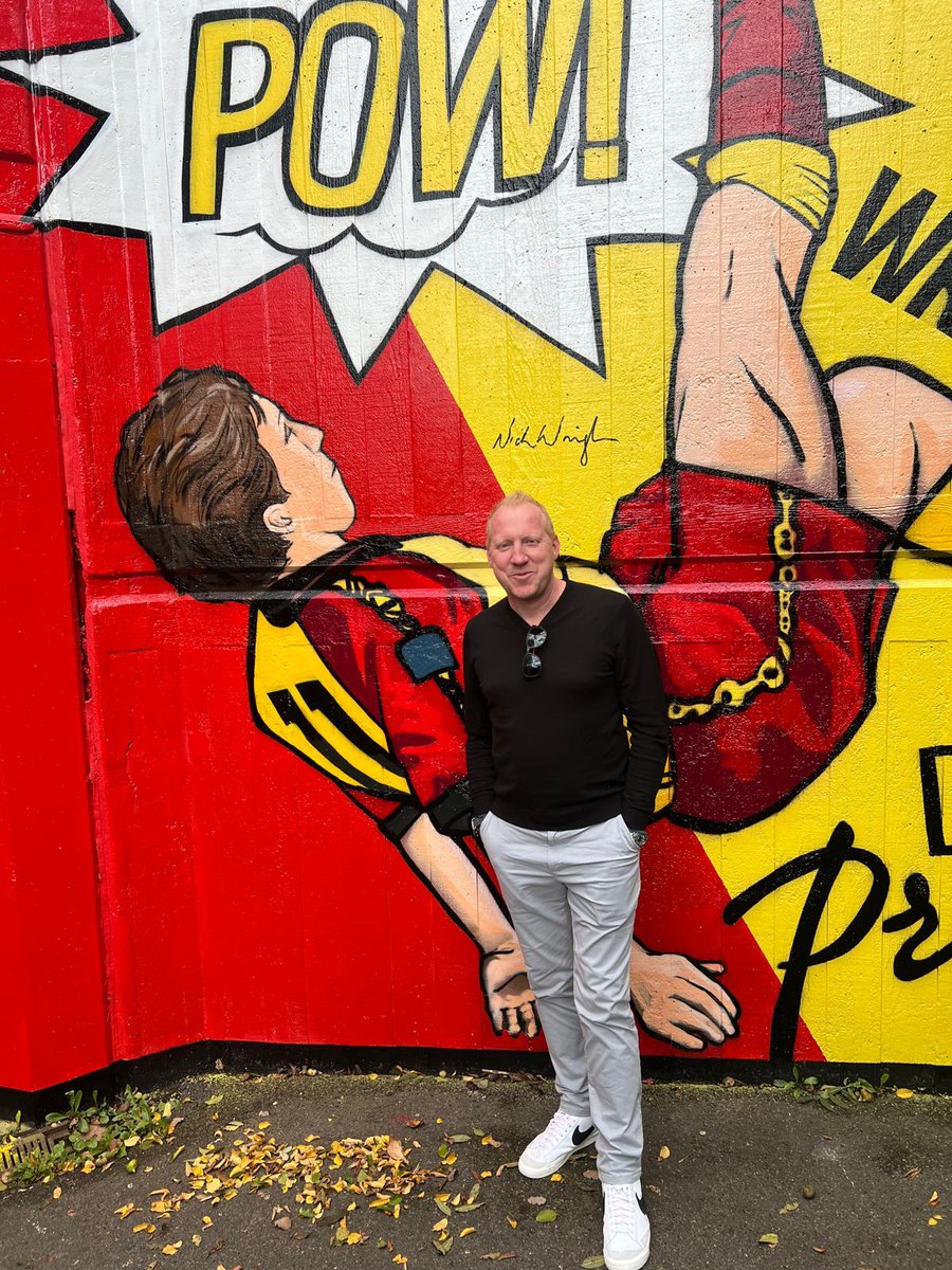 Great day at Watford FC on Saturday,  unveiling a mural and meeting up with old friends... 🐝😍