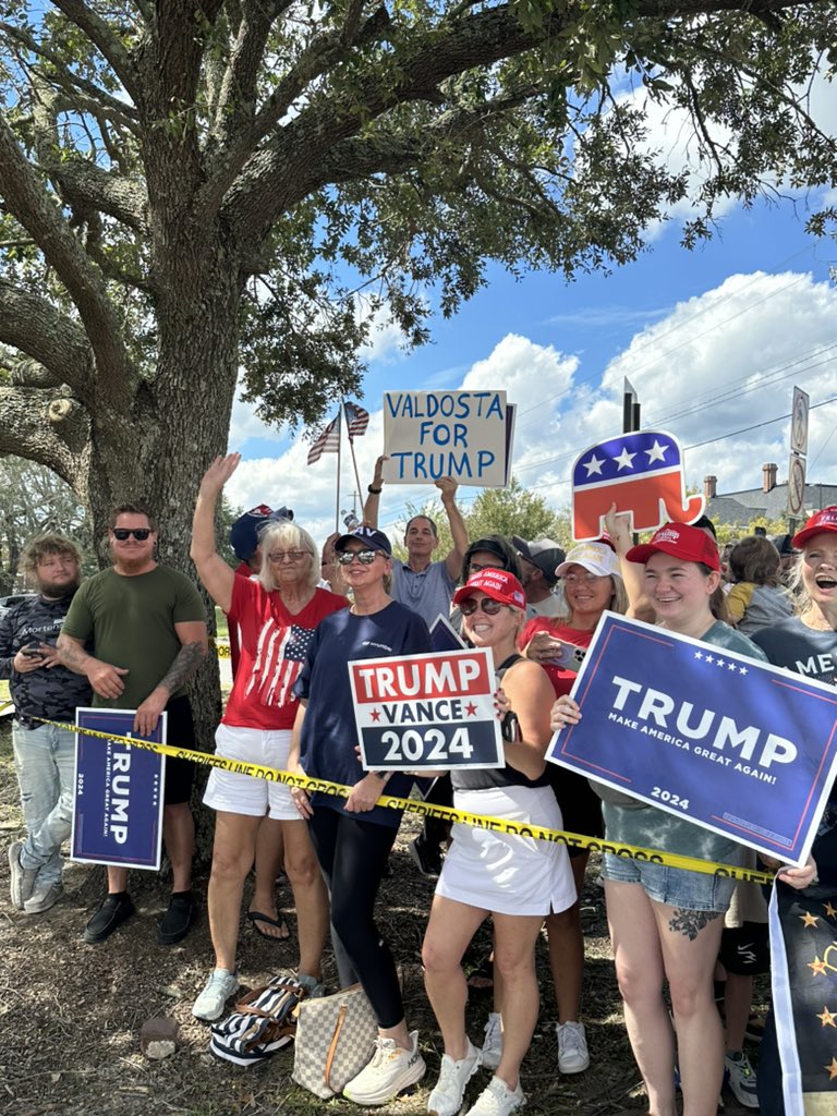 KLoeffler's tweet photo. Thank you @realDonaldTrump for being on the ground with us in Georgia today, bringing voice to our farmers, families, and first responders. And thank you to the THOUSANDS of patriots who came to hear from him, despite the hardship of the last week.

Few embody resilience and strength like President Trump.  This is what real leadership looks like!