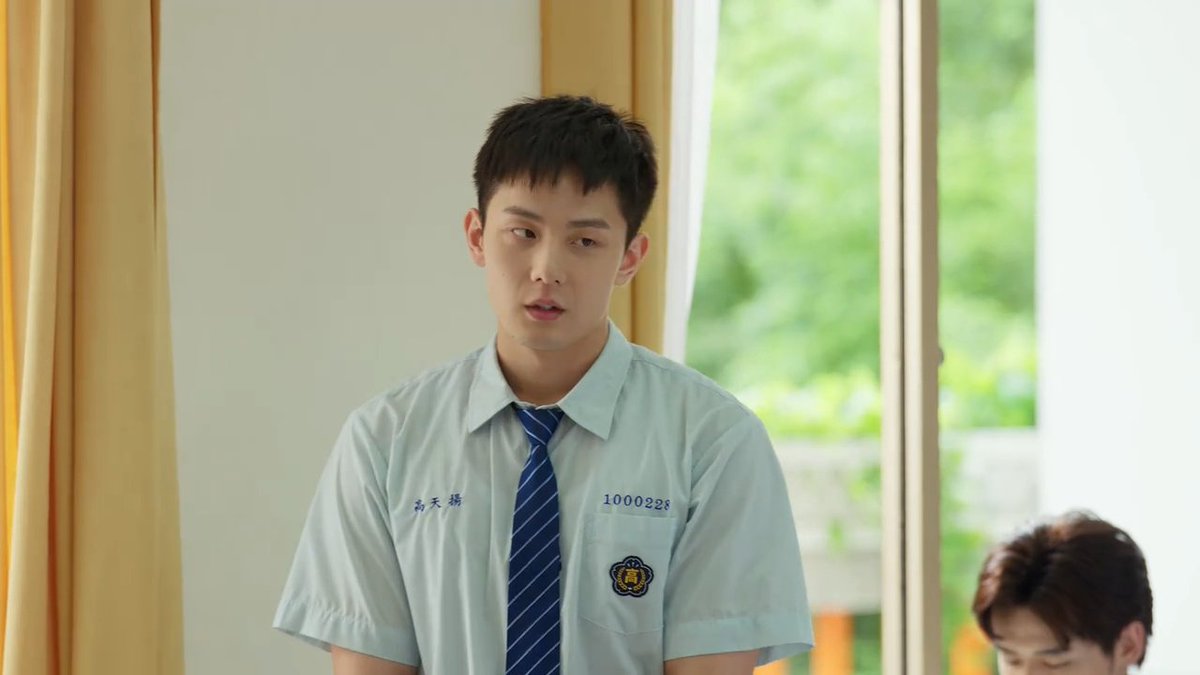 FajarHyeong's tweet photo. 📺 Taiwanese Series
The On1y One /  某某 (WeTV,  iQiyi 2024)

Yang duduk depan sheng demi apa ganteng banget tengil juga dan selalu ajak sheng buat berbaur love anak baik 🤭🤭😘😘

#TheOn1yOne #LiuDongqin #BenjaminTsang #AndyChen https://t.co/XZGNLdCjWA