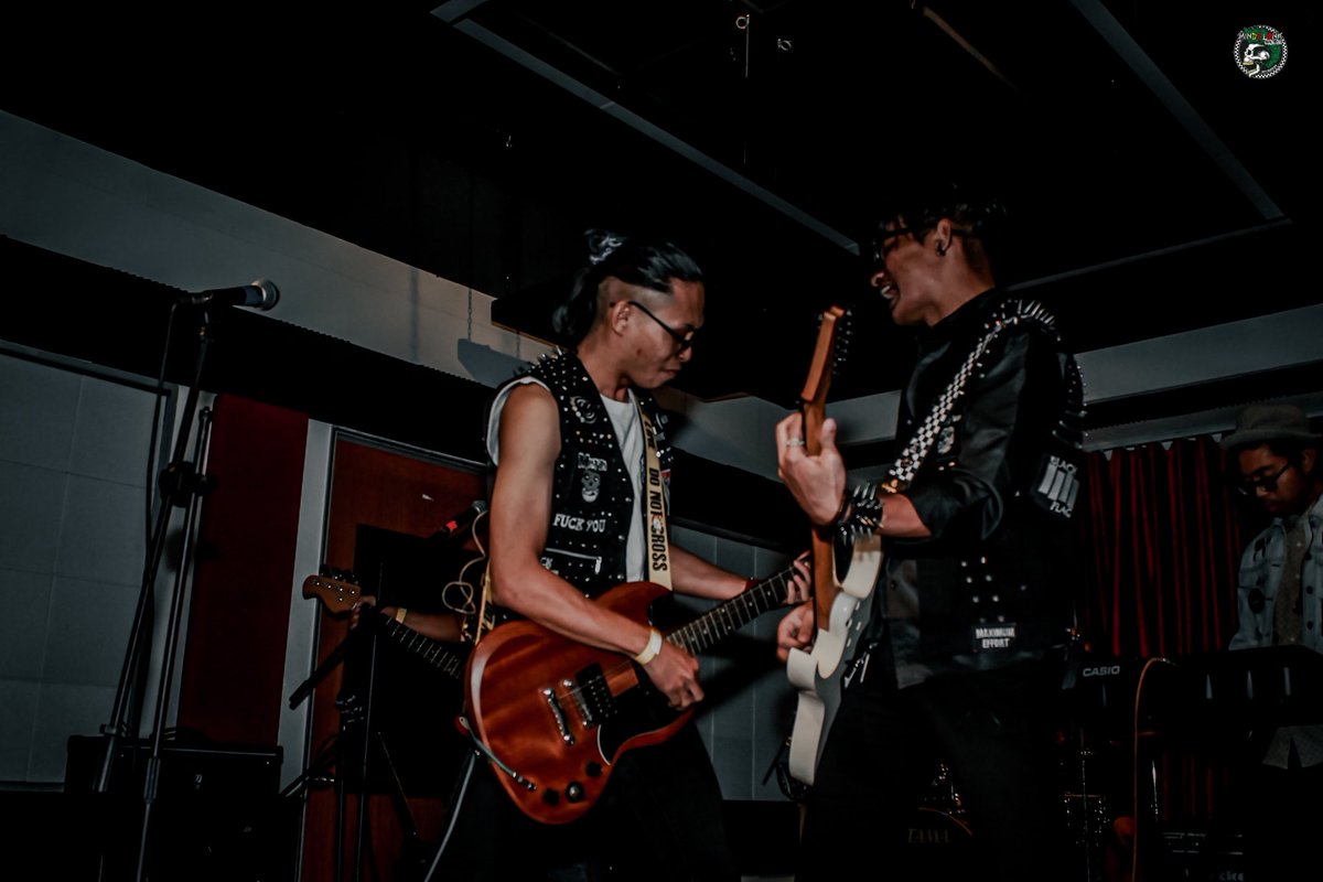 wearemindblank's tweet photo. Indiepologies Vol.6 @c_spectrumrays at Echo Chamber Subang Jaya. 📷 by N https://t.co/3Udx73esVy