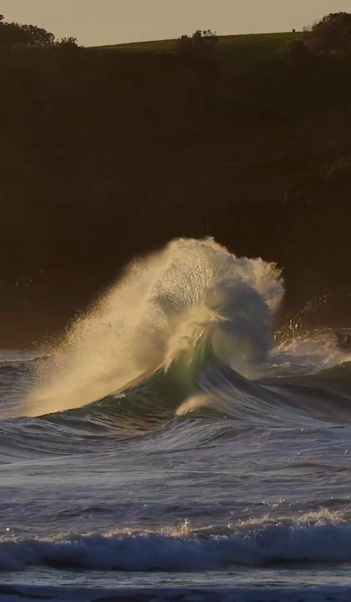 artindetails's tweet image. the beauty of ocean waves