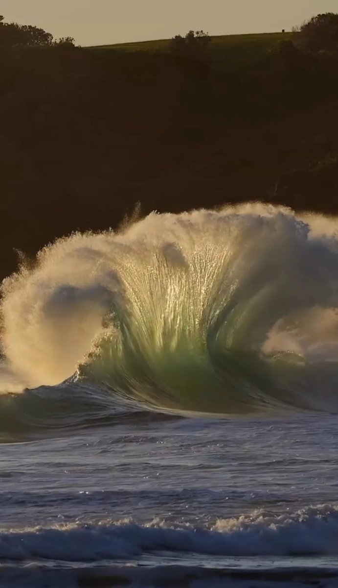 artindetails's tweet image. the beauty of ocean waves