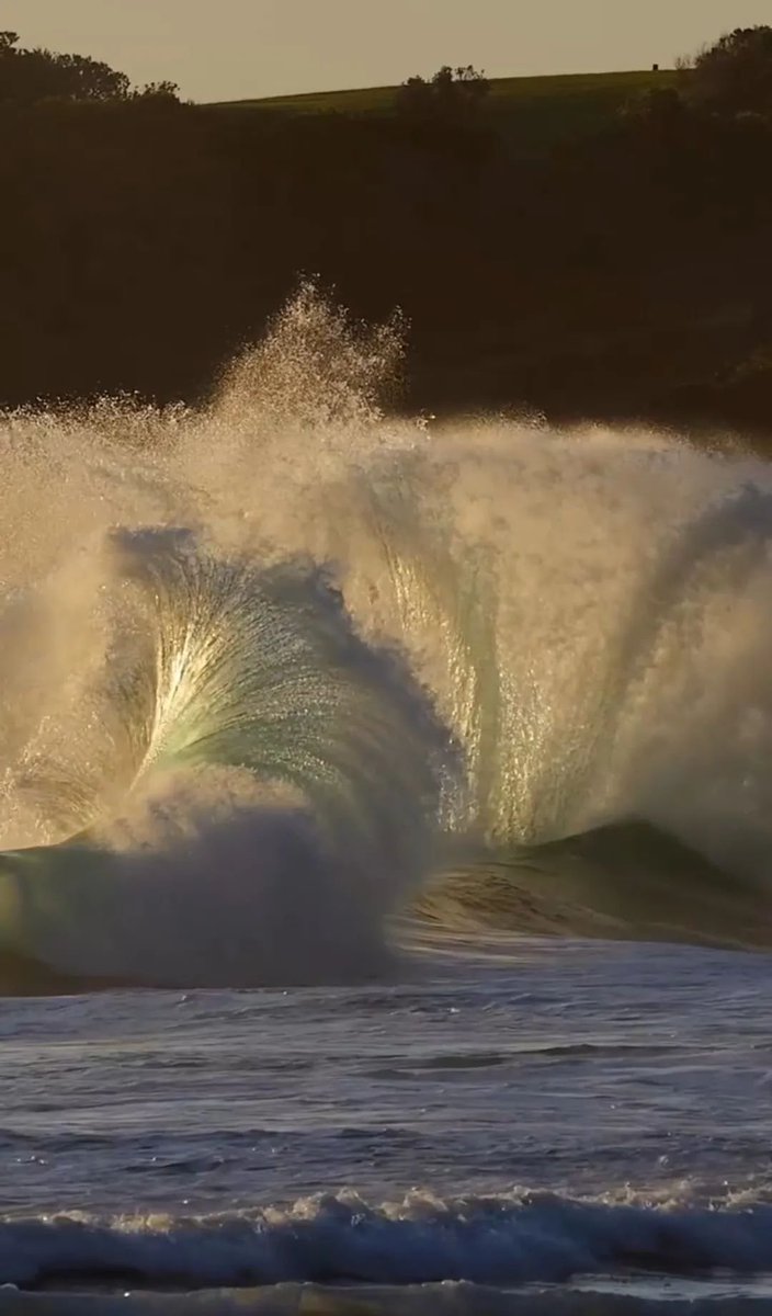 artindetails's tweet image. the beauty of ocean waves