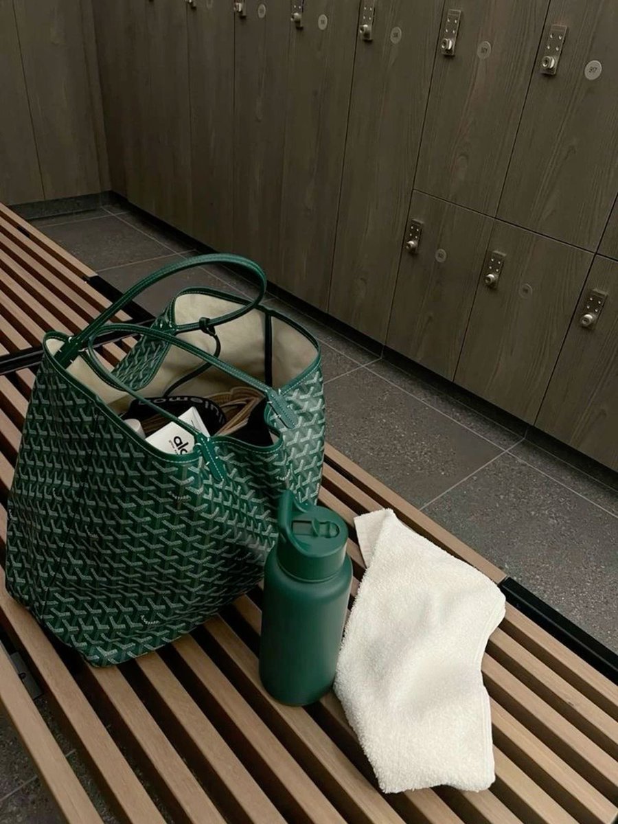 classyladylife's tweet photo. green details https://t.co/GiPZJUWO1t