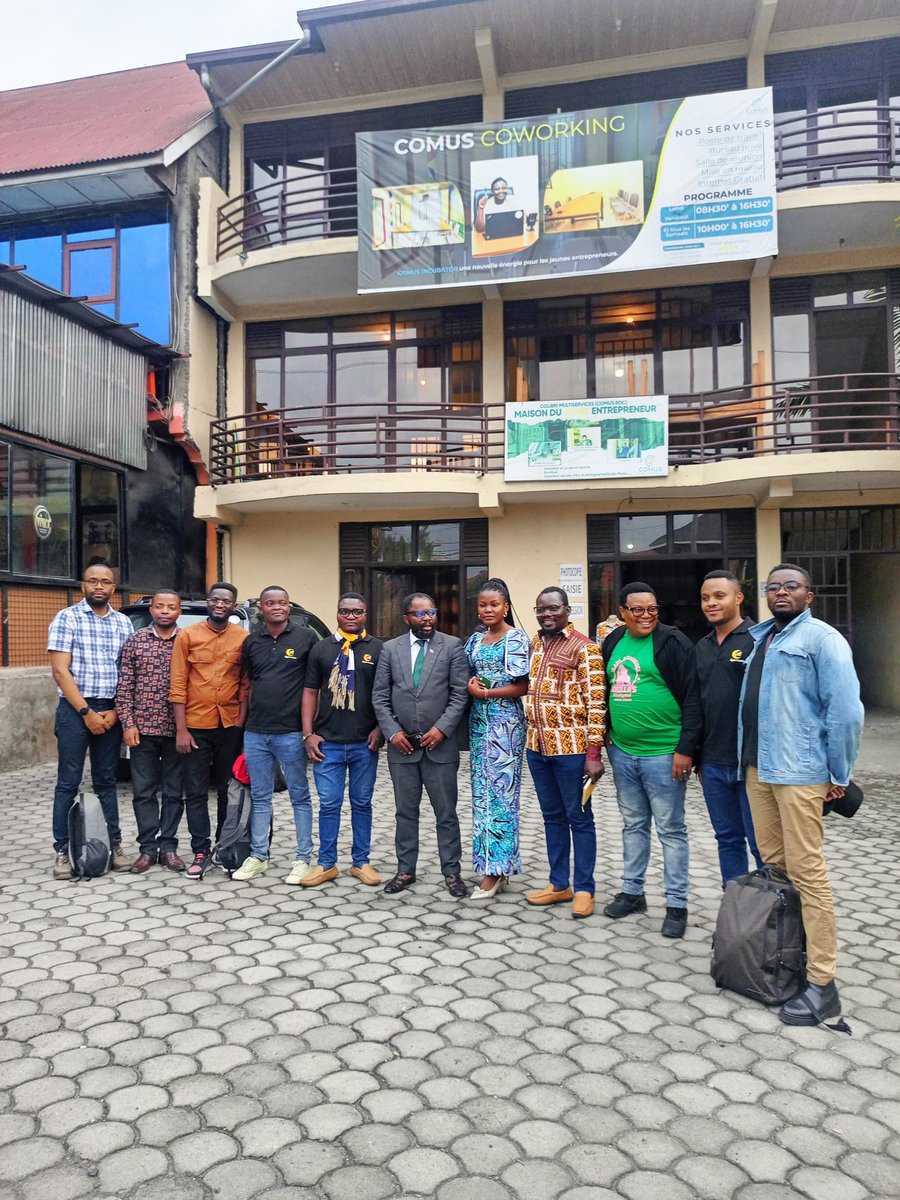 pascalchirha1's tweet photo. Accompagné d'une forte délégation, le Professeur Emery Mudinga, Directeur du Centre de Recherche #AngazaInstitute et DG de l'Institit Supérieur de Développement Rural de Bukavu #ISDRBukavu a  visité ce 30 septembre  à  l'espace pace #comuscoworking . https://t.co/X2s0qUSZGz